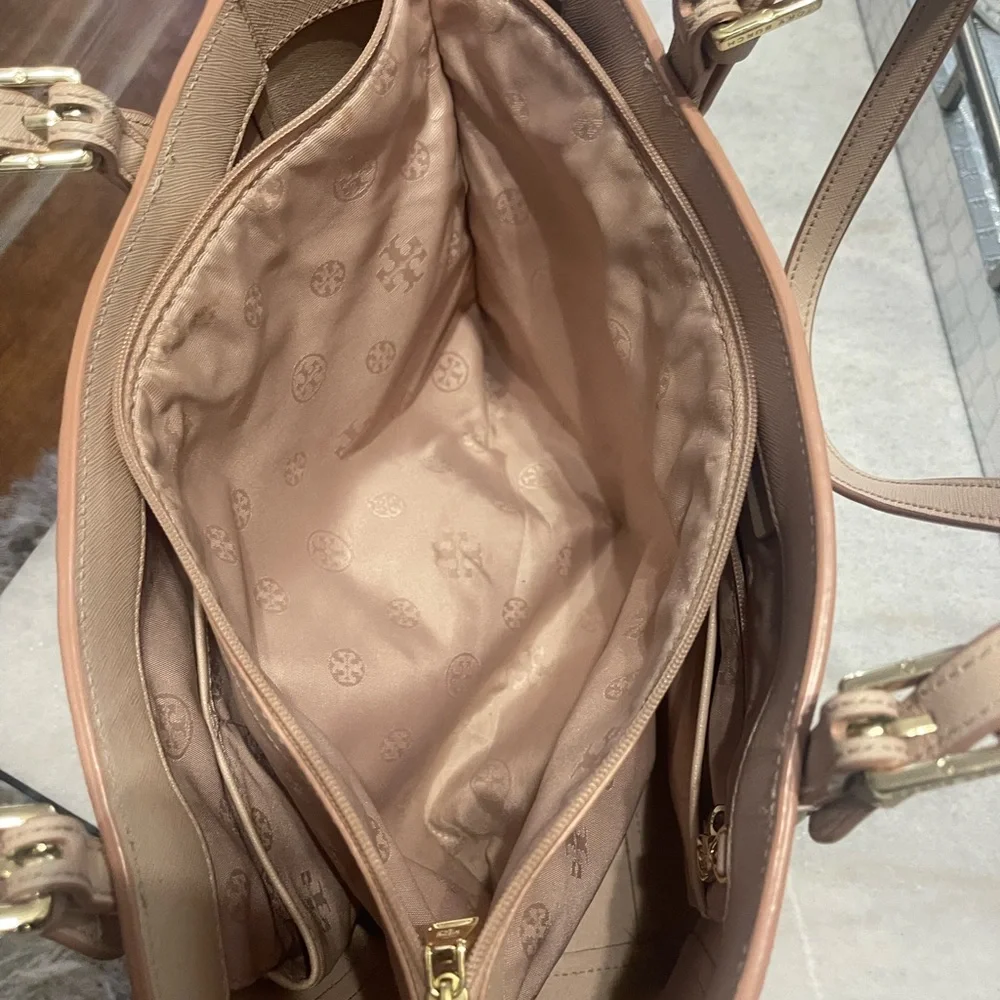 Tory Burch" Emerson Tote - Picture 8 of 15